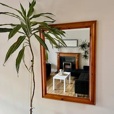 2bd Townhouse In The Heart Of 1