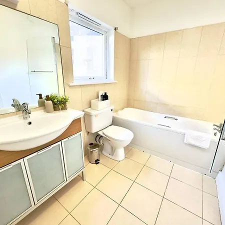 2bd Townhouse In The Heart Of 1 ダブリン