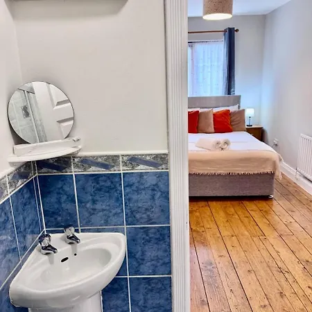 2bd Townhouse In The Heart Of 1 *