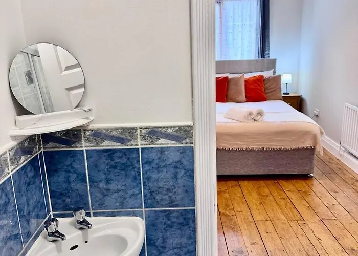 2bd Townhouse In The Heart Of 1 *